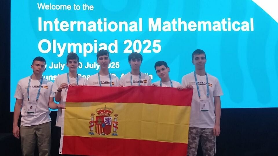 Archivo:EspañaIMO2025.jpg